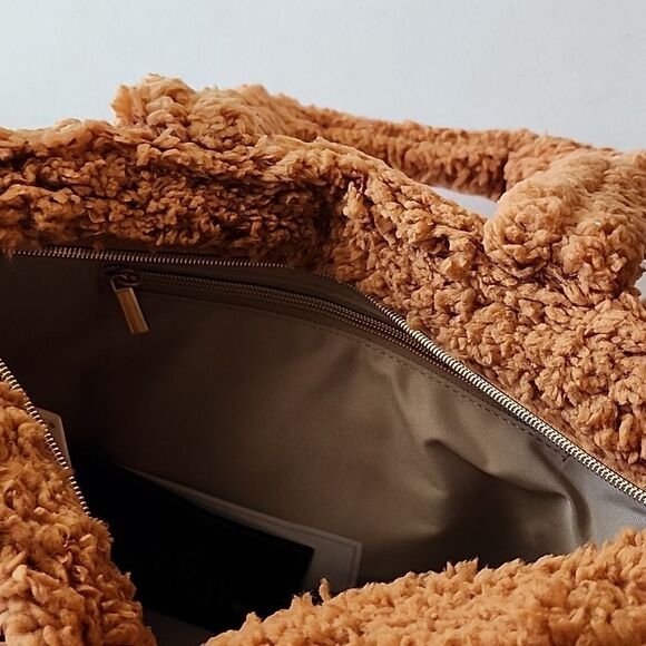 NWOT Bumblebella by Jill Martin Allover Sherpa Mid Size Tote in Biscuit - Picture 3 of 5